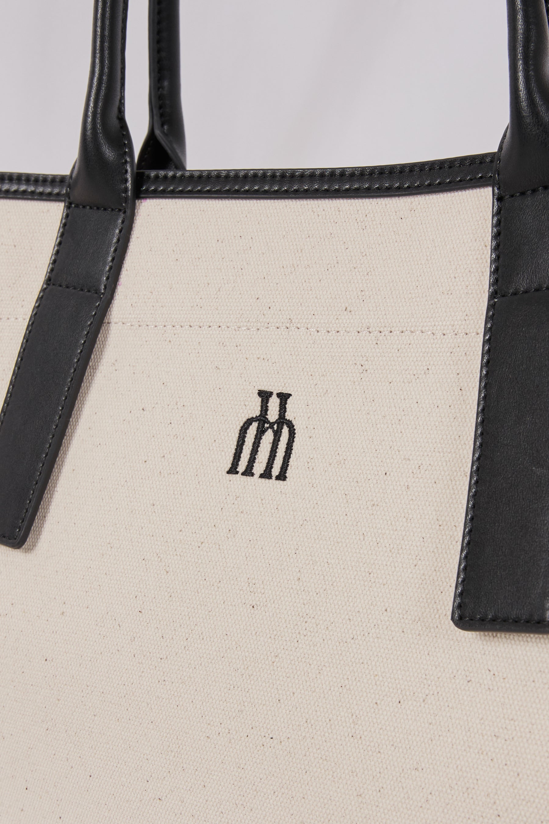 Trois Logo Basic Tote Bag