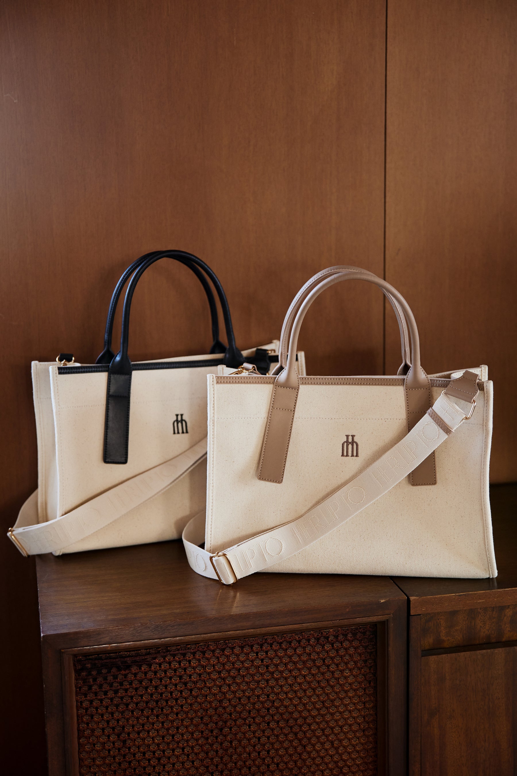 8,400円Herlipto Trois Logo Basic Tote Bag beige