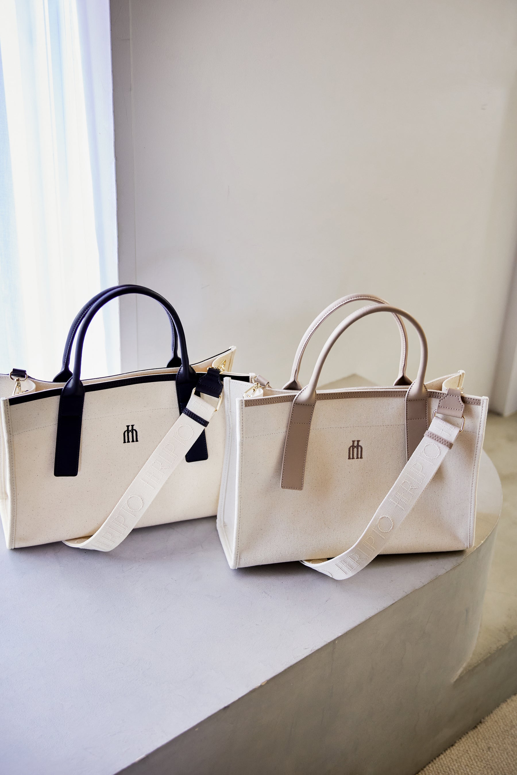 Trois Logo Basic Tote Bag