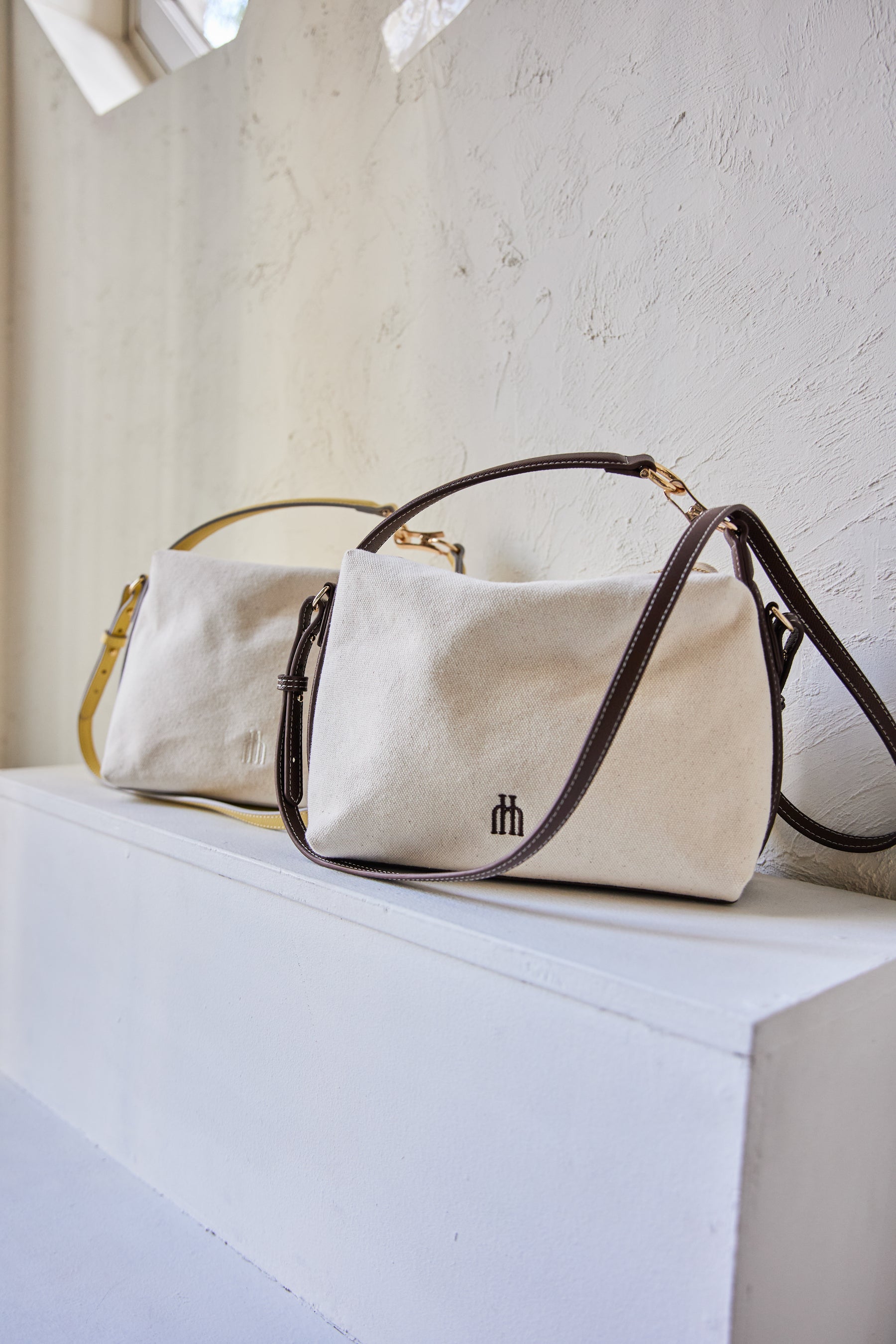 [Shipped in early May] Trois Logo Canvas Bag