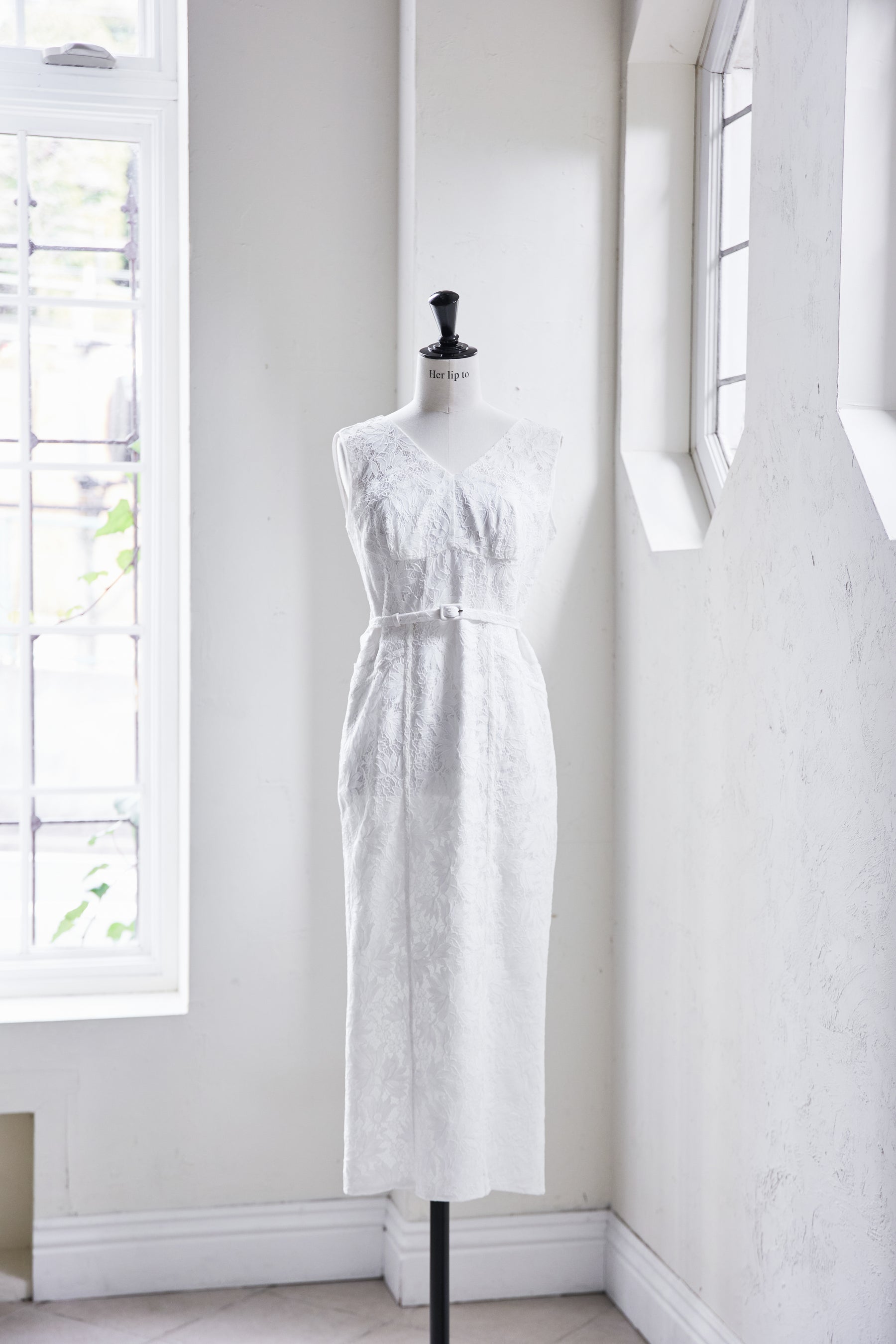 [pure white] Waltz Floral Lace Belted Dress