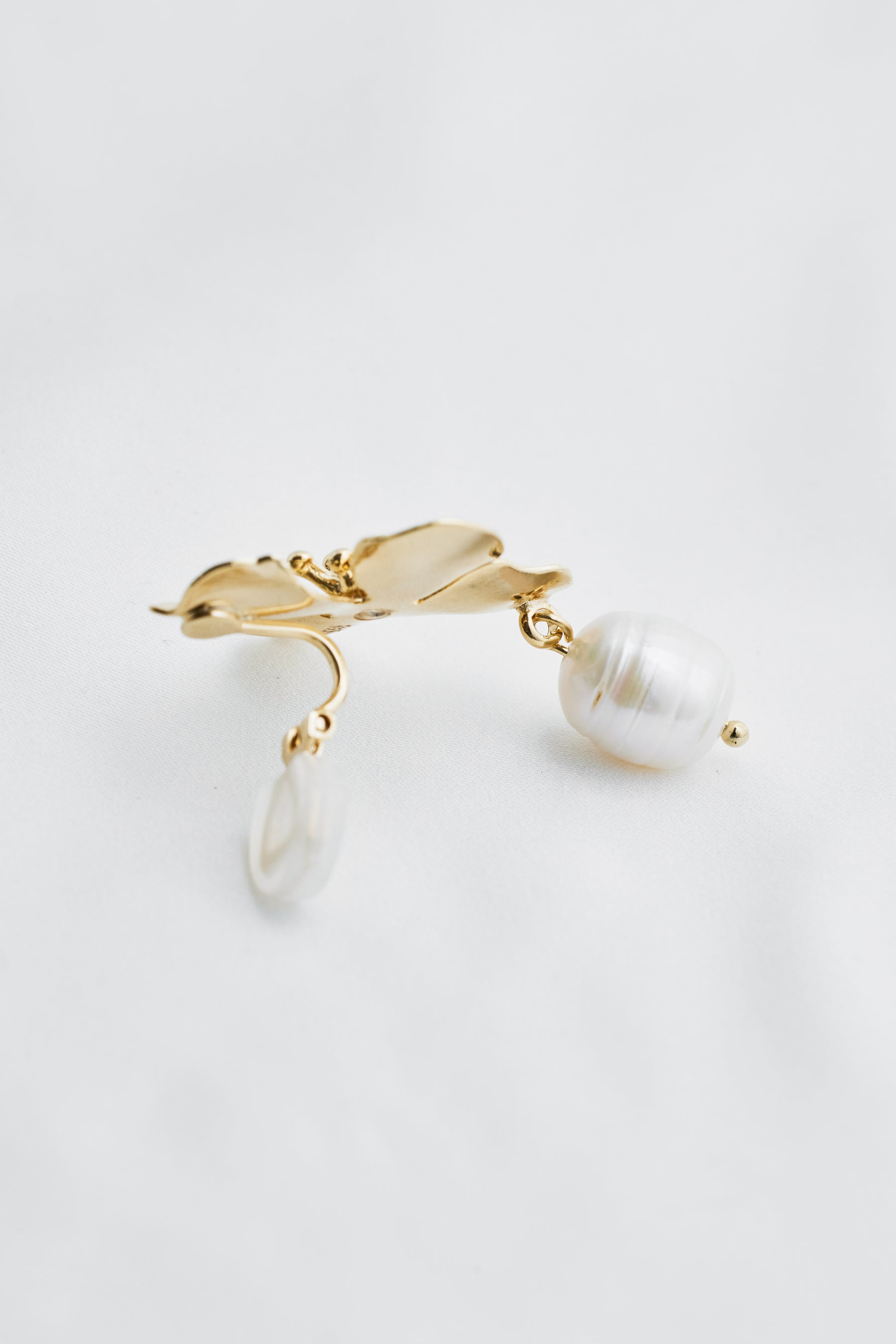 [Shipped in mid-April] Pearl Gold Floral Earrings