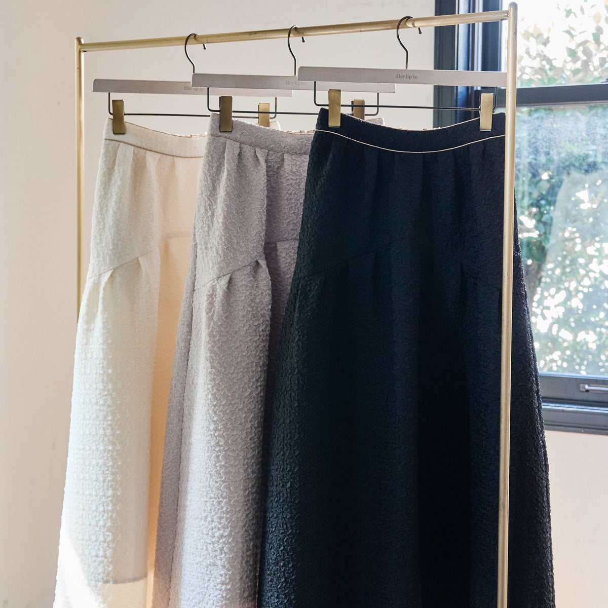 Her lip to Twinkle Jacquard Volume Skirt