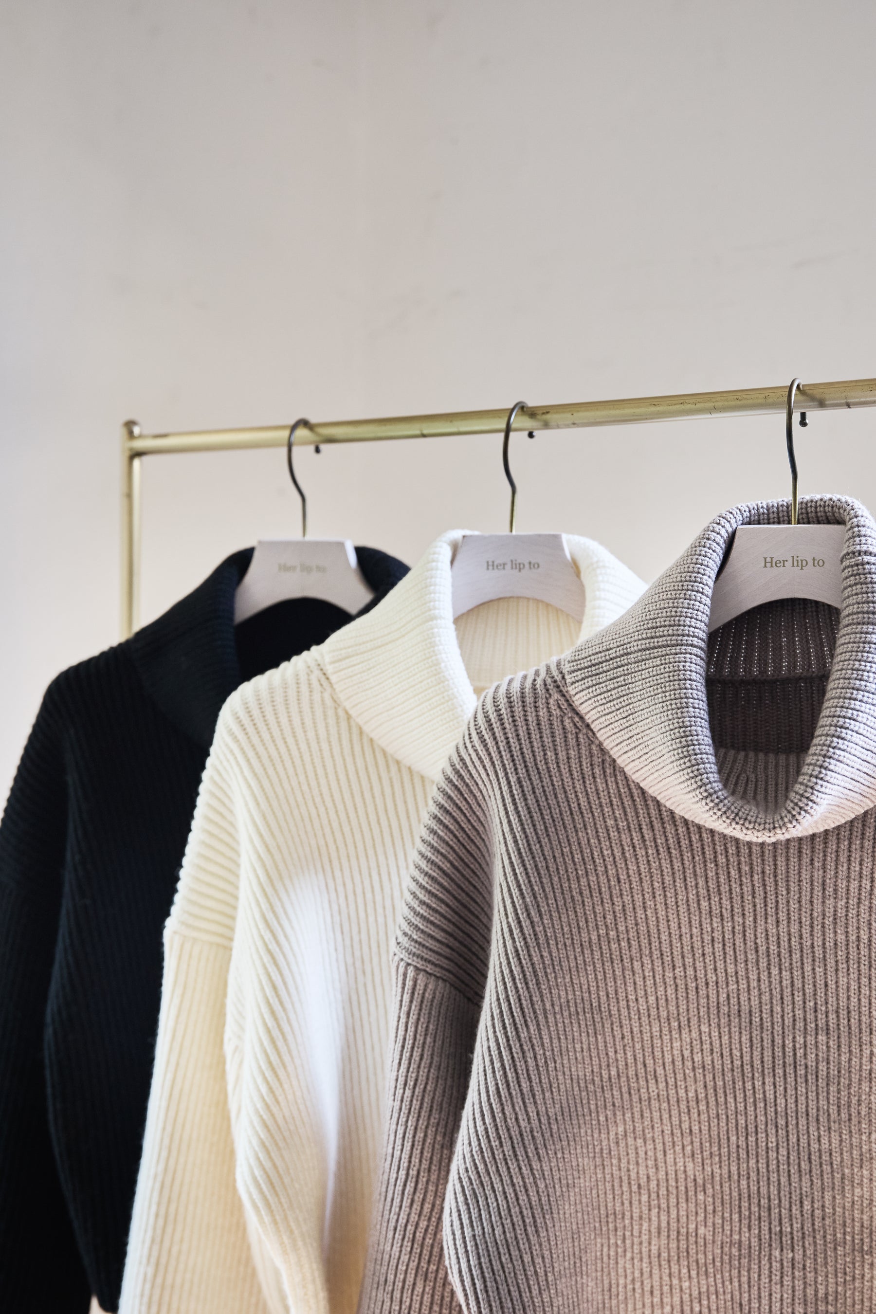 Trois Logo Turtleneck Knit Pullover