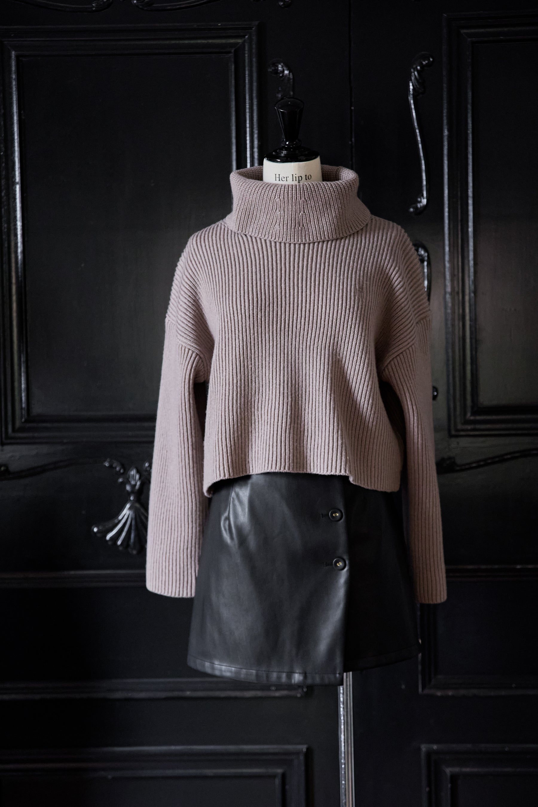 Trois Logo Turtleneck Knit Pullover