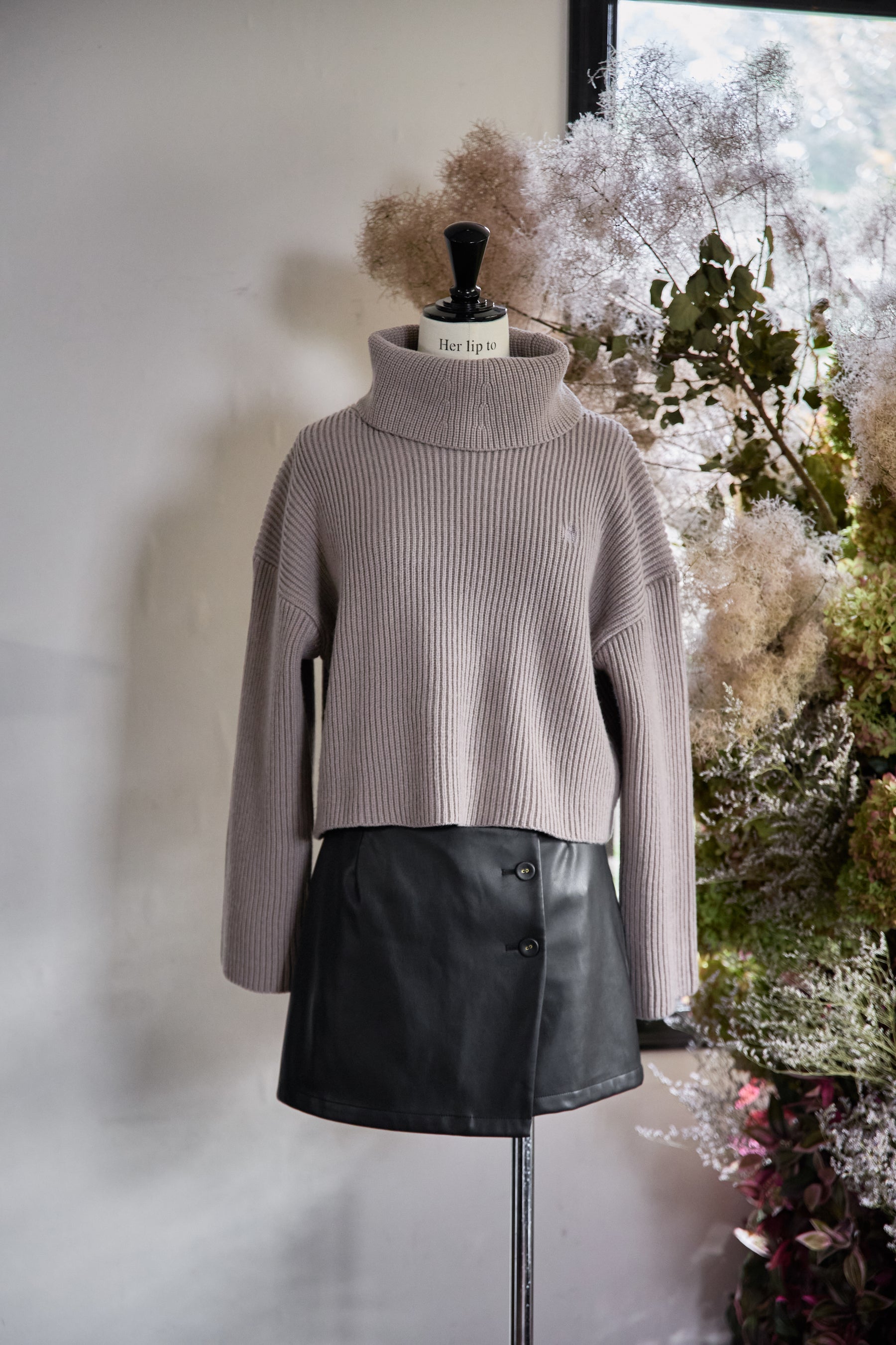 Trois Logo Turtleneck Knit Pullover