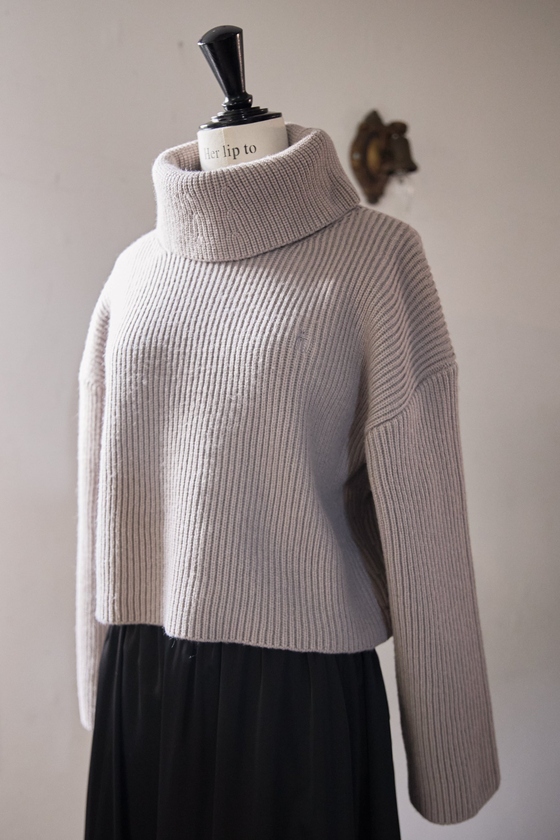 Trois Logo Turtleneck Knit Pullover