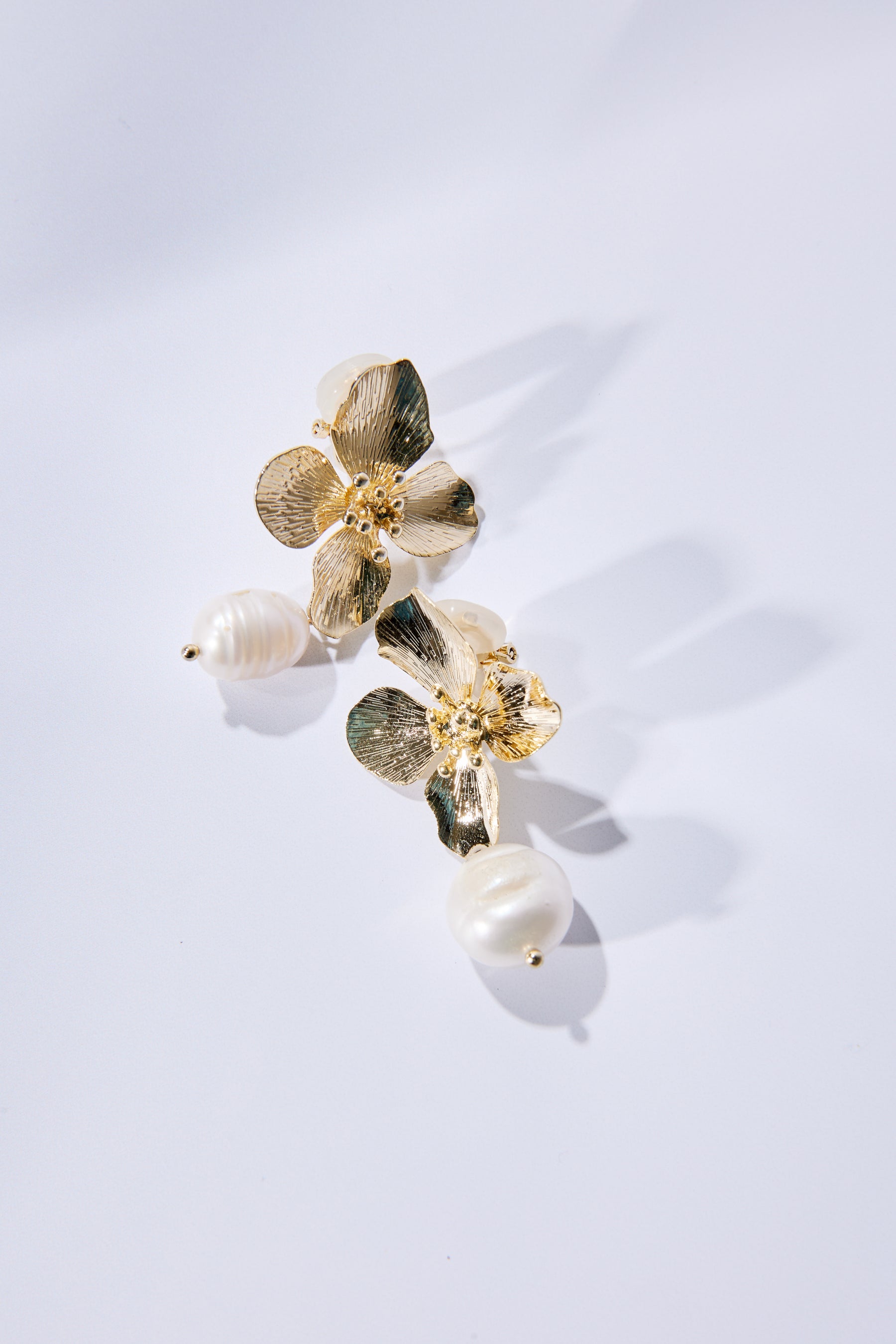 [Shipped in mid-April] Pearl Gold Floral Earrings