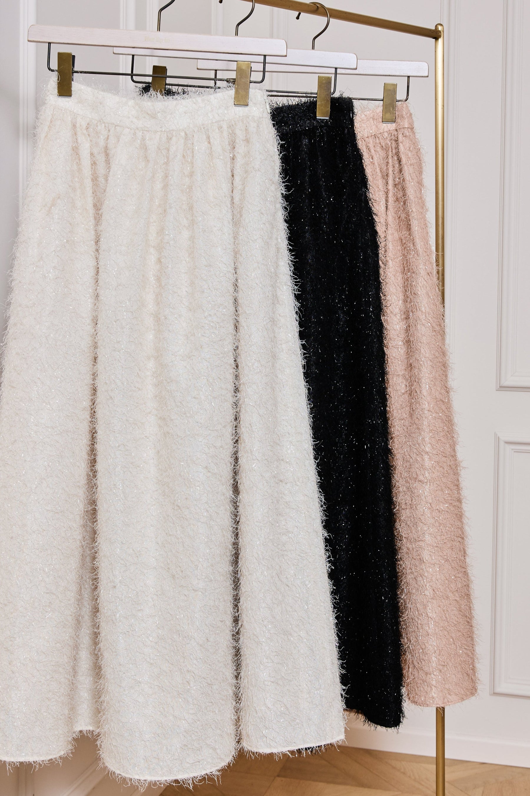 [black / apricot] Shaggy Volume Skirt