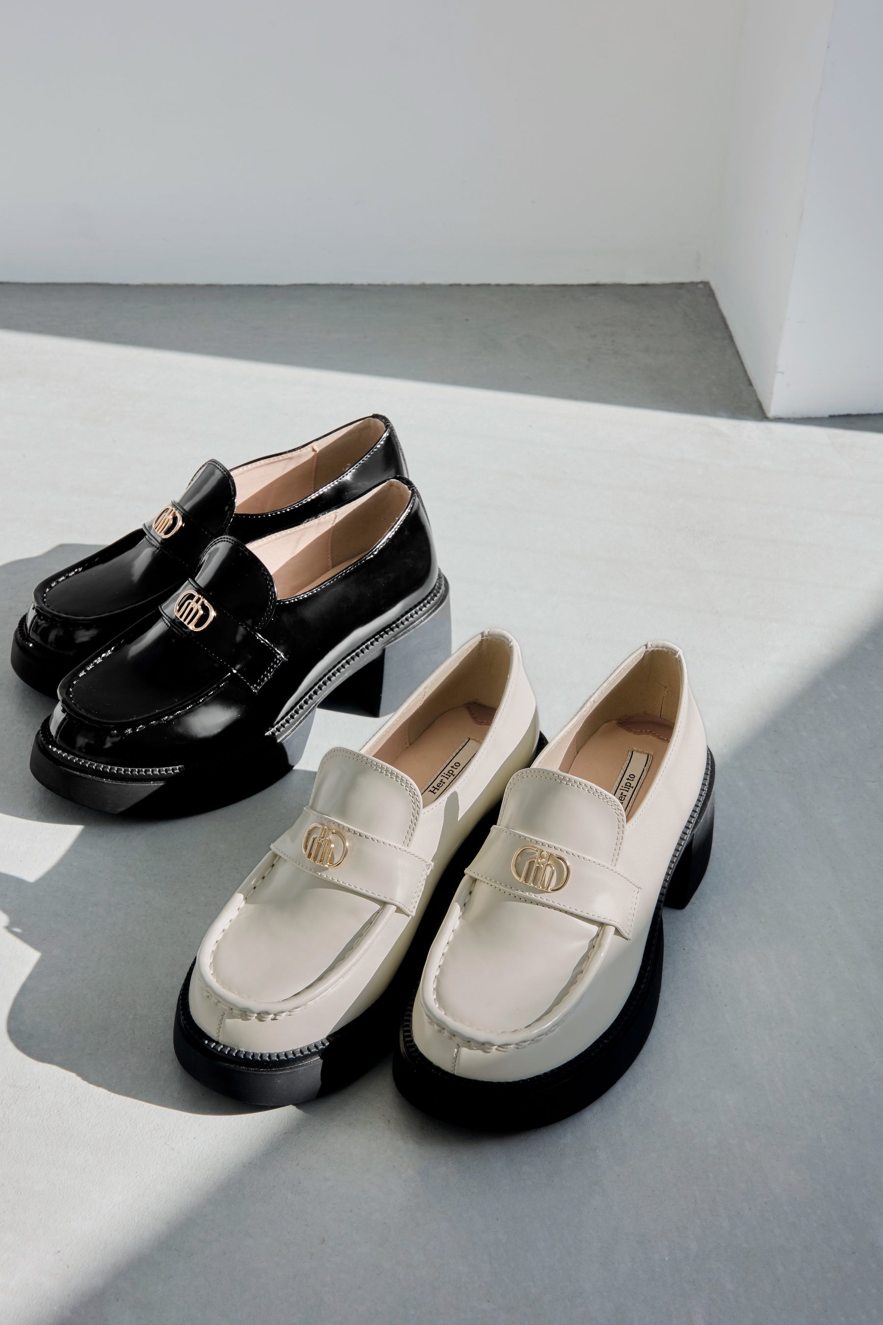 【新色】Trois Logo Loafers