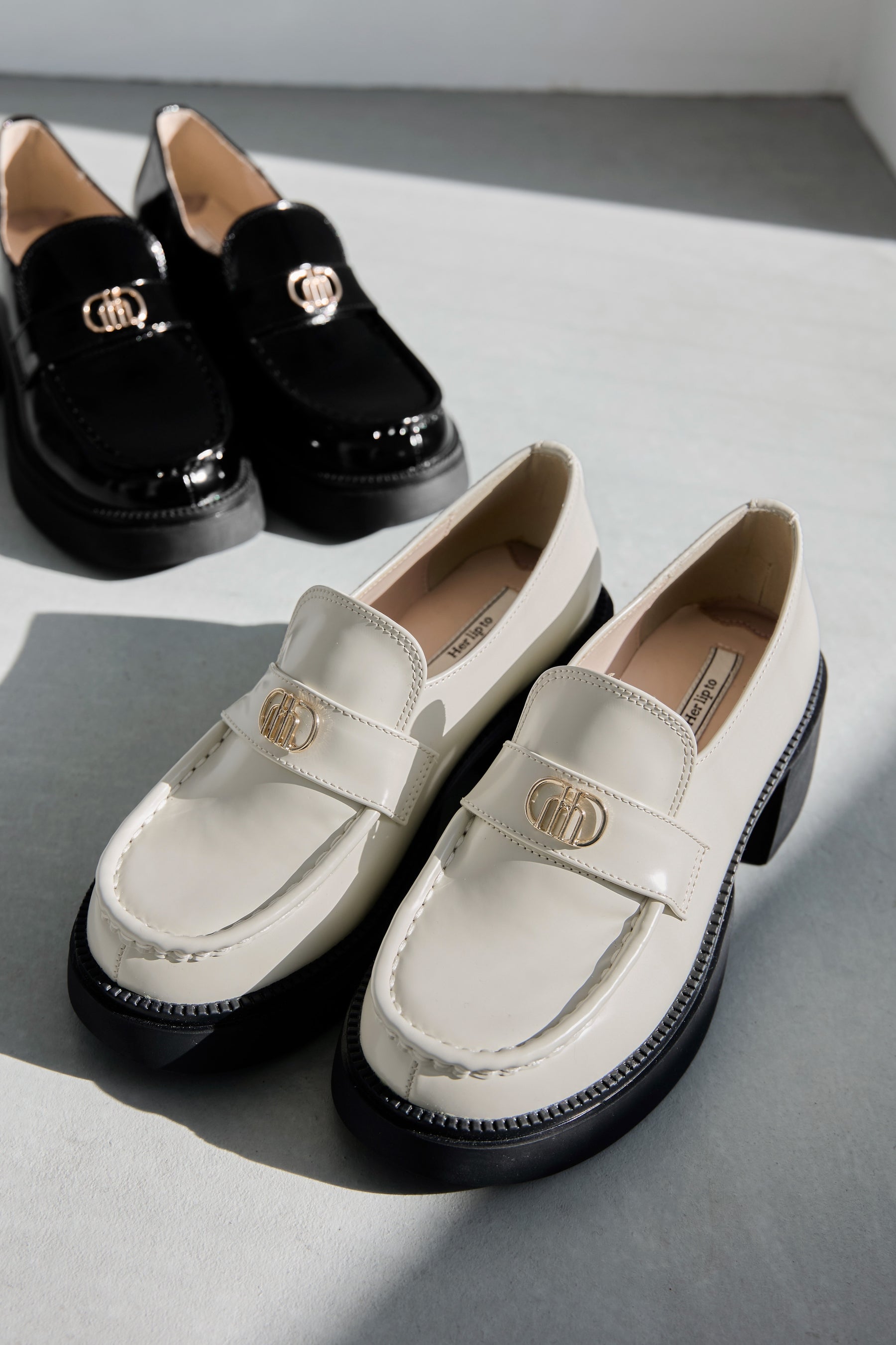 【新色】Trois Logo Loafers