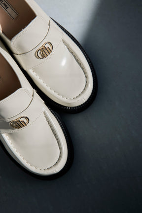 【新色】Trois Logo Loafers