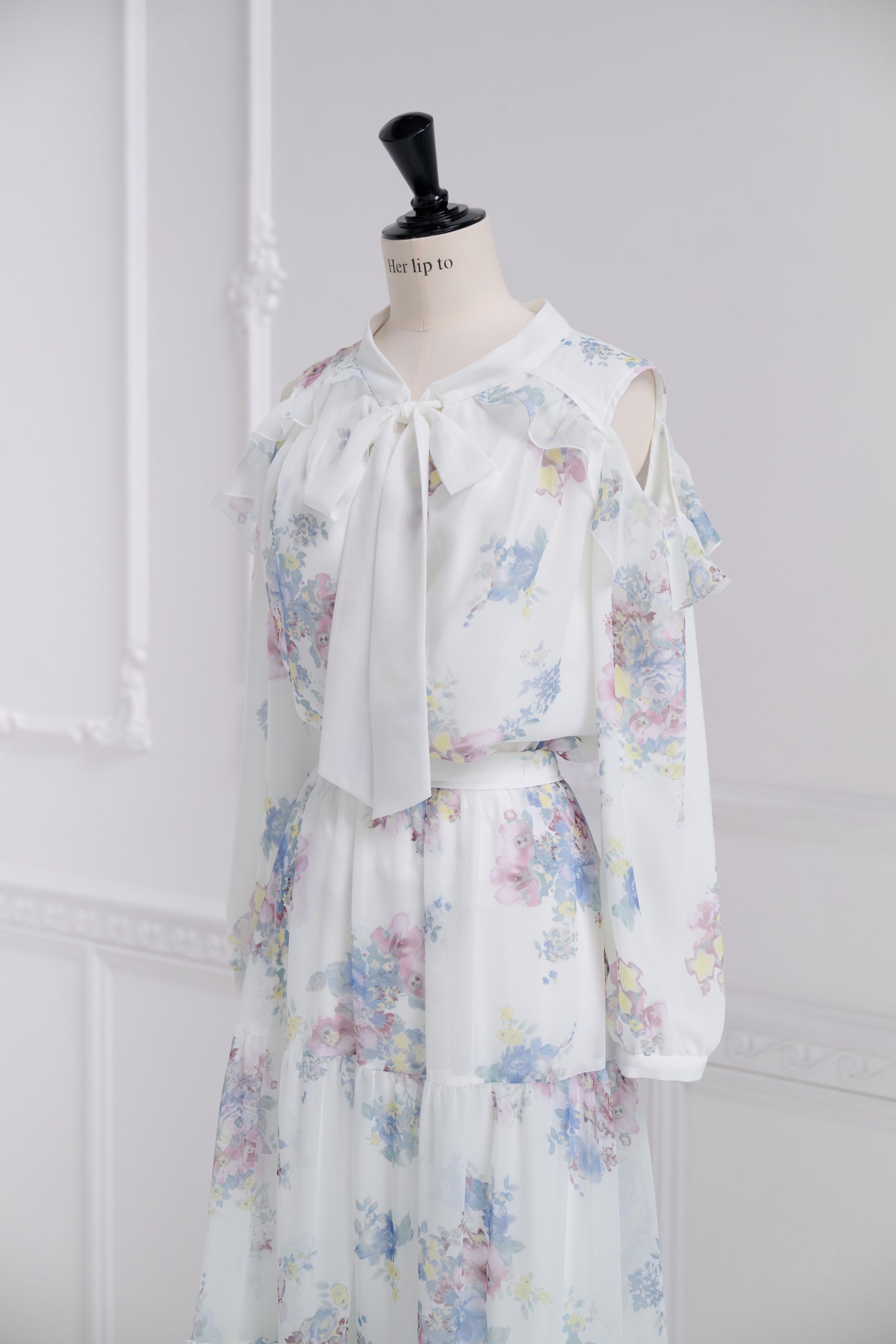 【2月下旬發送】【新色】Isaline Bow-Tie Floral Blouse