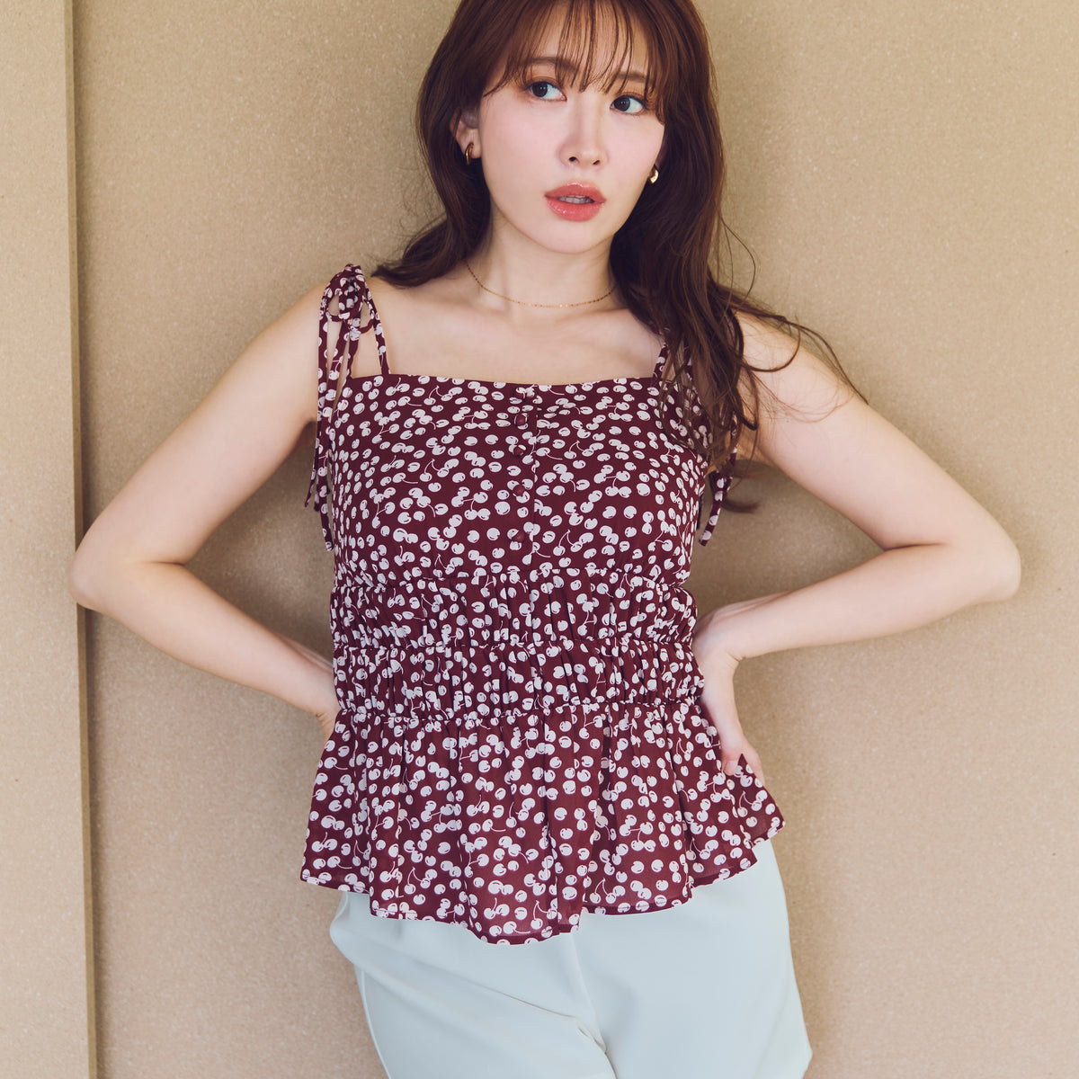 新品herlipto Cherry Pattern Strap Top S 新色】Cherry Pattern Strap Top