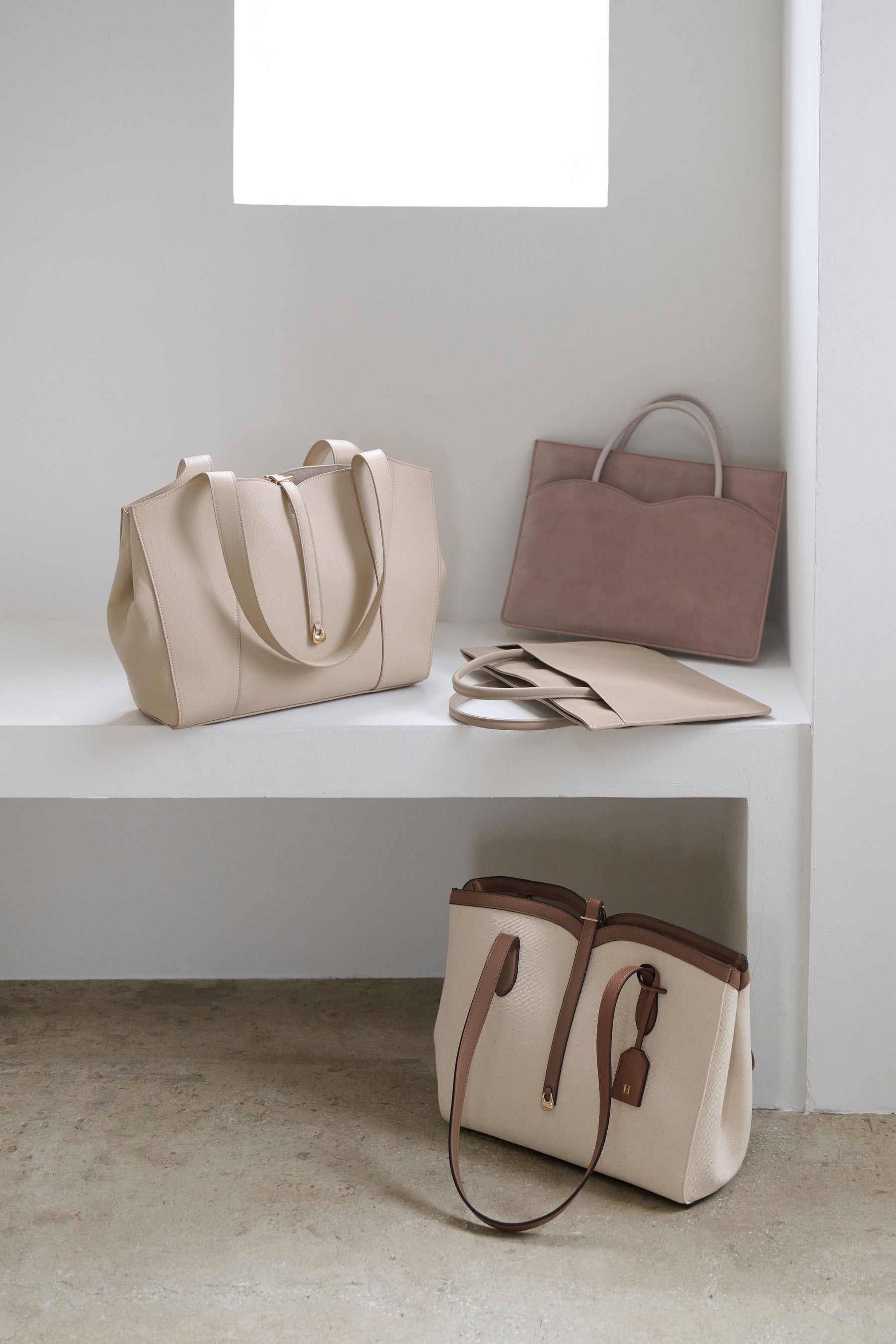 ［FOR HER］【6月中旬発送】Lip-Shaped PC Bag