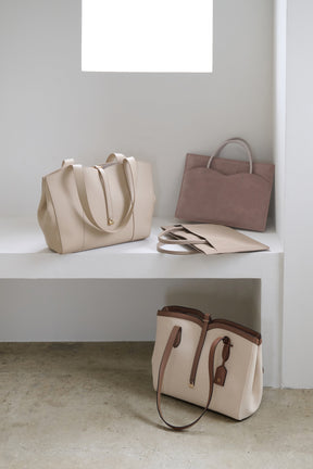 ［FOR HER］【6月中旬発送】Lip-Shaped PC Bag