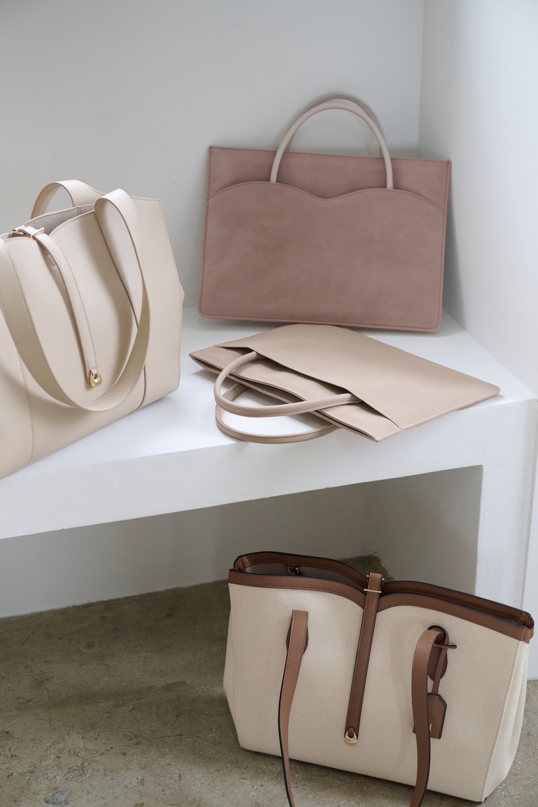 ［FOR HER］【6月中旬発送】Lip-Shaped PC Bag