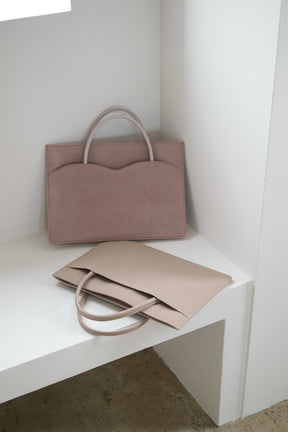 ［FOR HER］【6月中旬発送】Lip-Shaped PC Bag