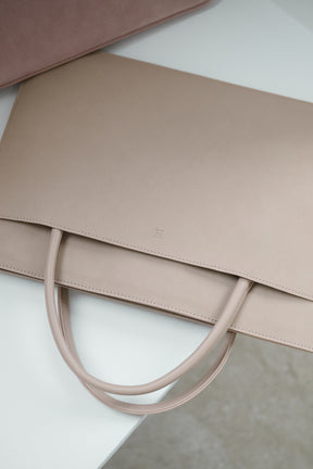 ［FOR HER］【6月中旬発送】Lip-Shaped PC Bag