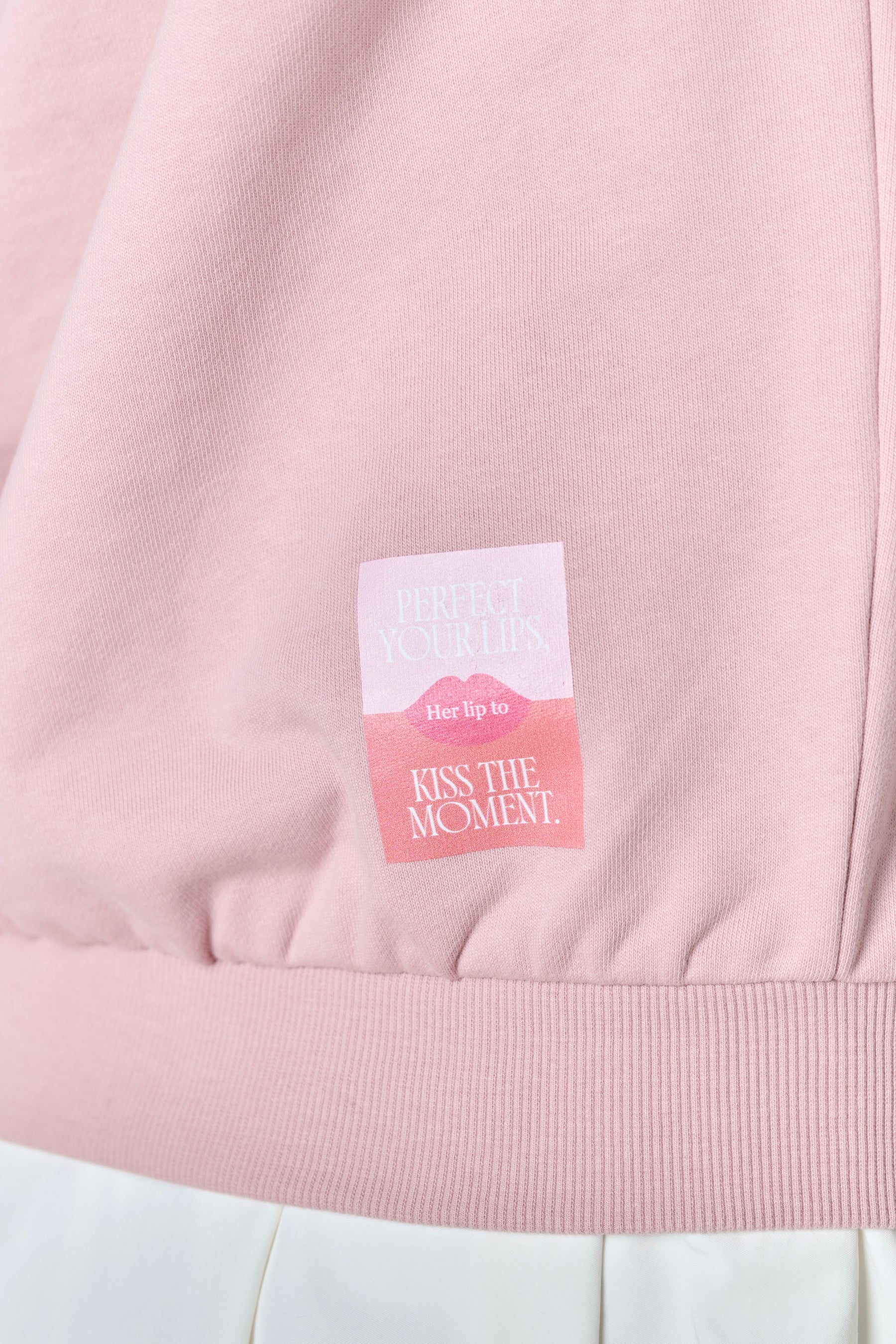 LIP TO LOVE SWEATSHIRT