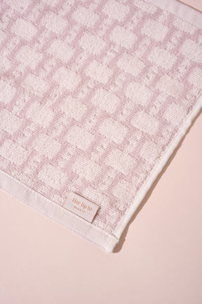 HAND CREAM & HAND TOWEL GIFT SET		