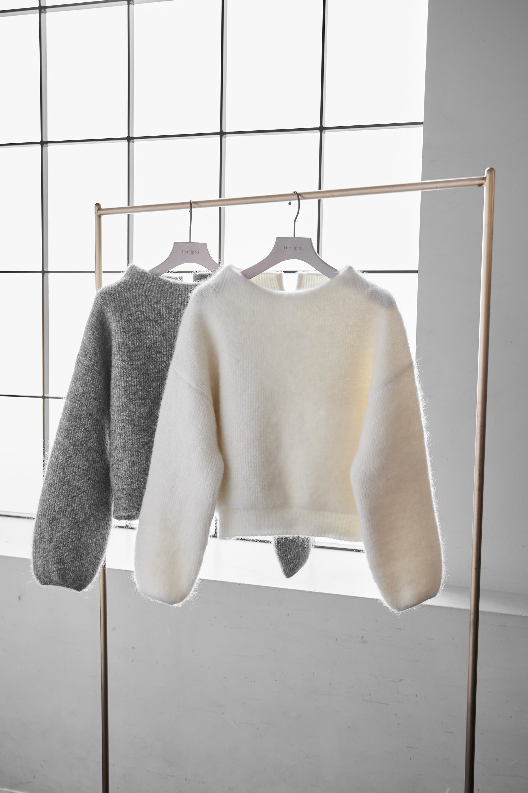 Her lip to♡Cashmere touch knit tops