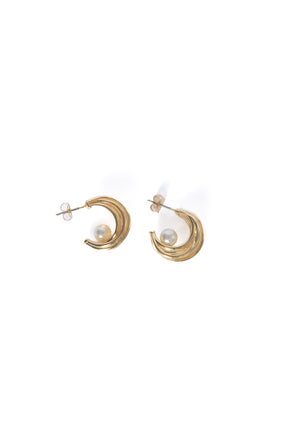 Cocoon Pearl Pierces