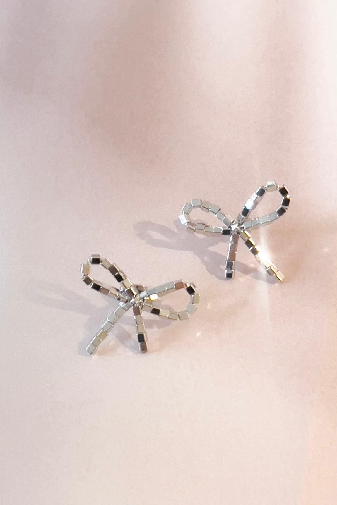 【10月下旬出貨】Silver Ribbon Pierces