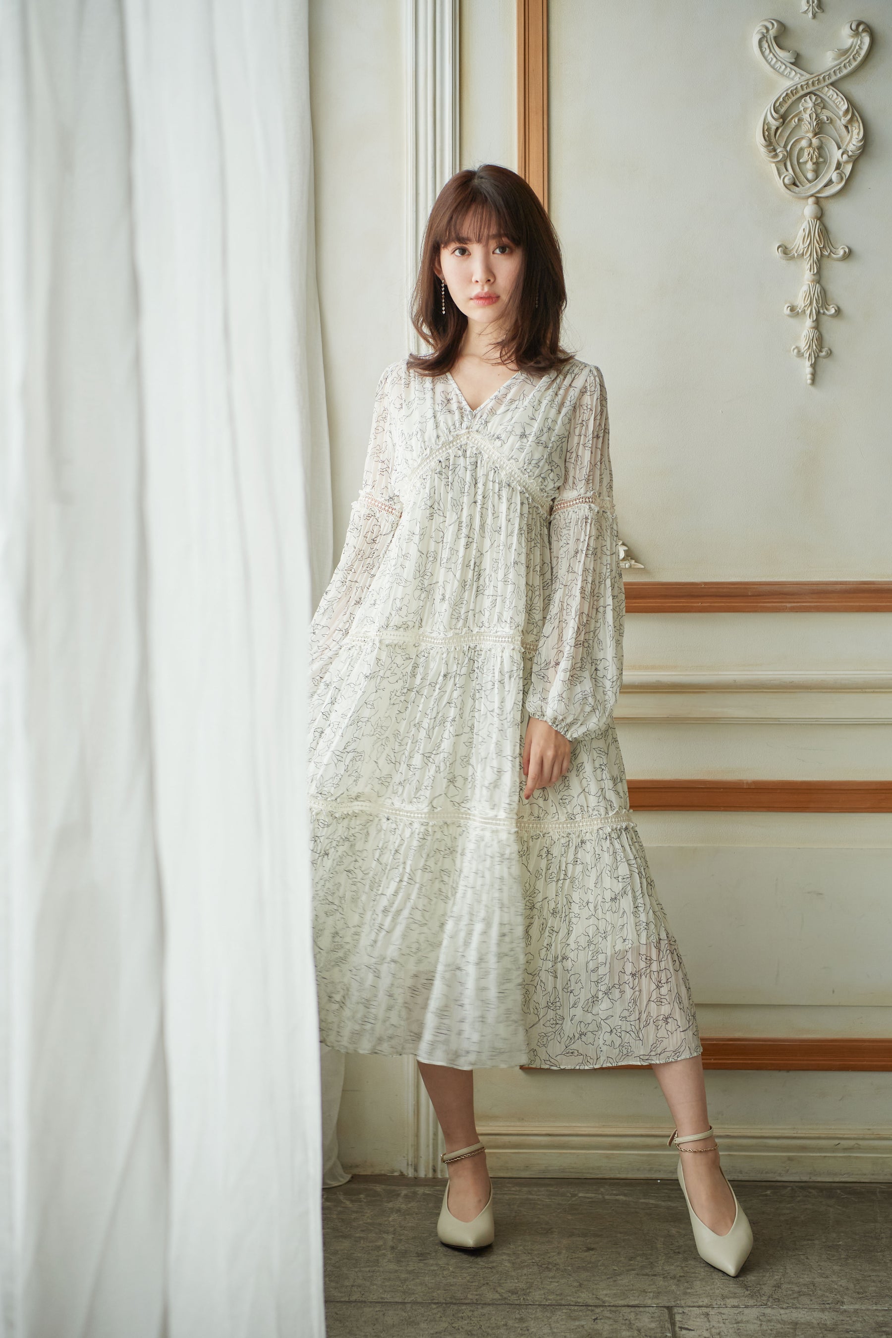 [New color] Monotone Floral Pleated Dress