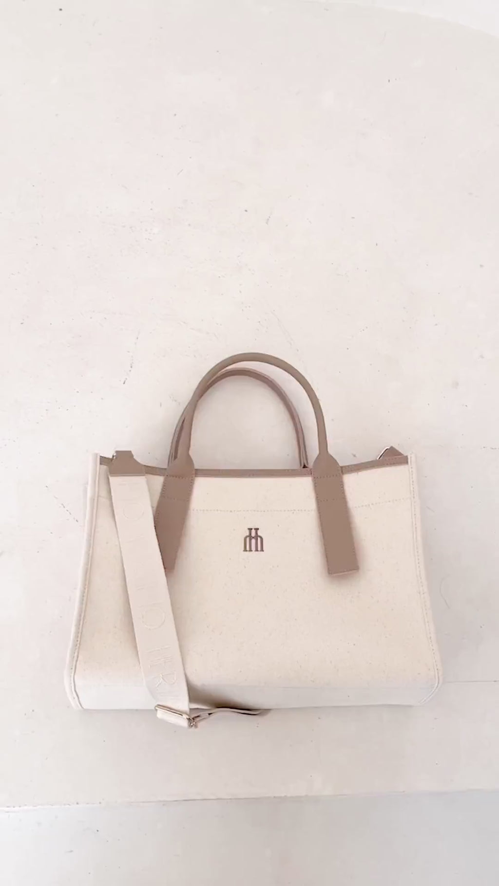 Trois Logo Basic Tote Bag