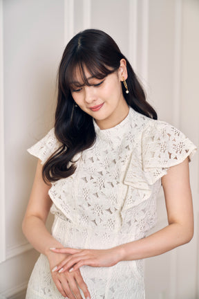 [Posting ended] Floral Lace Ruffled Top