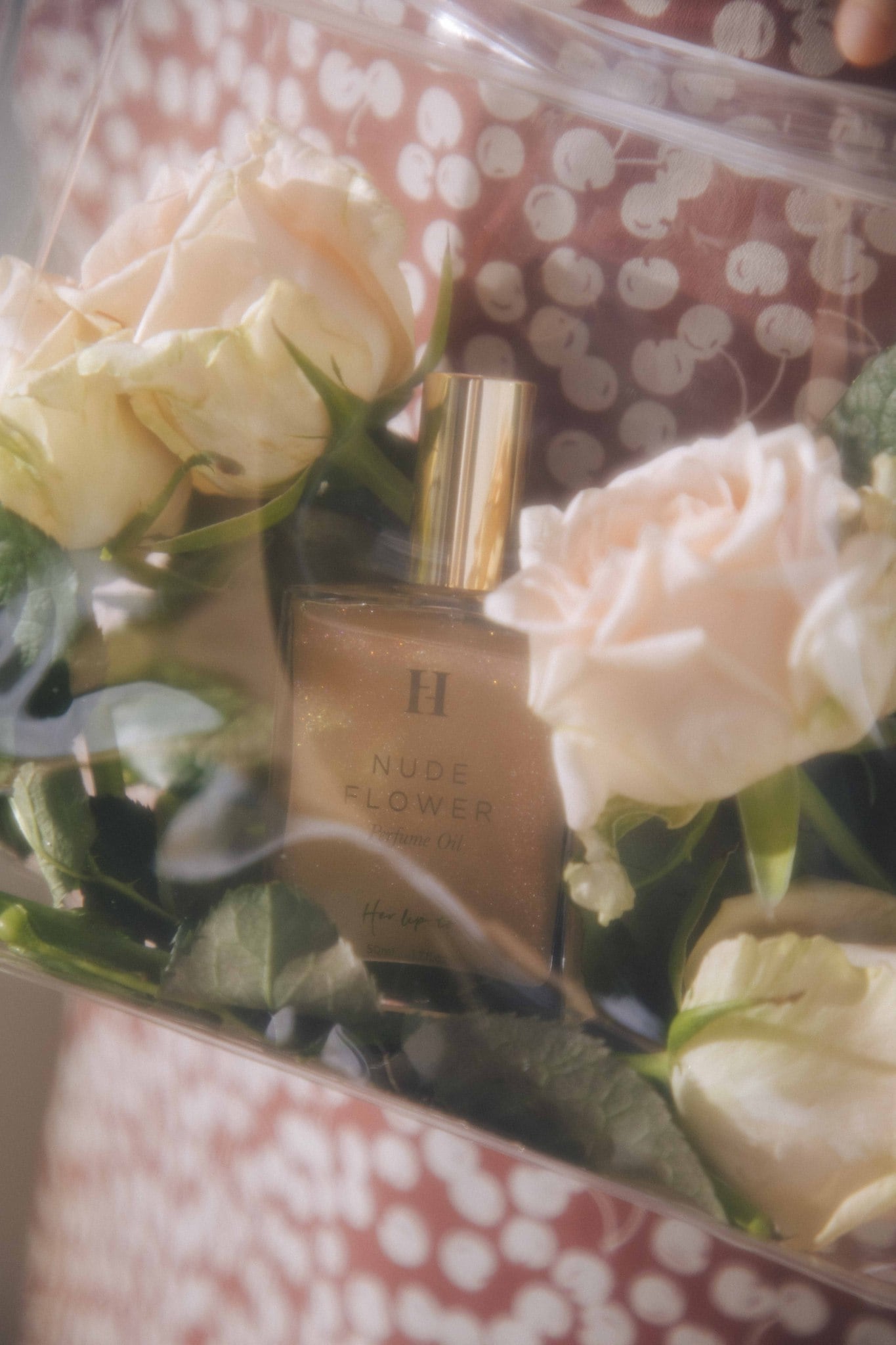 her lip to  NUDE FLOWER perfume oil