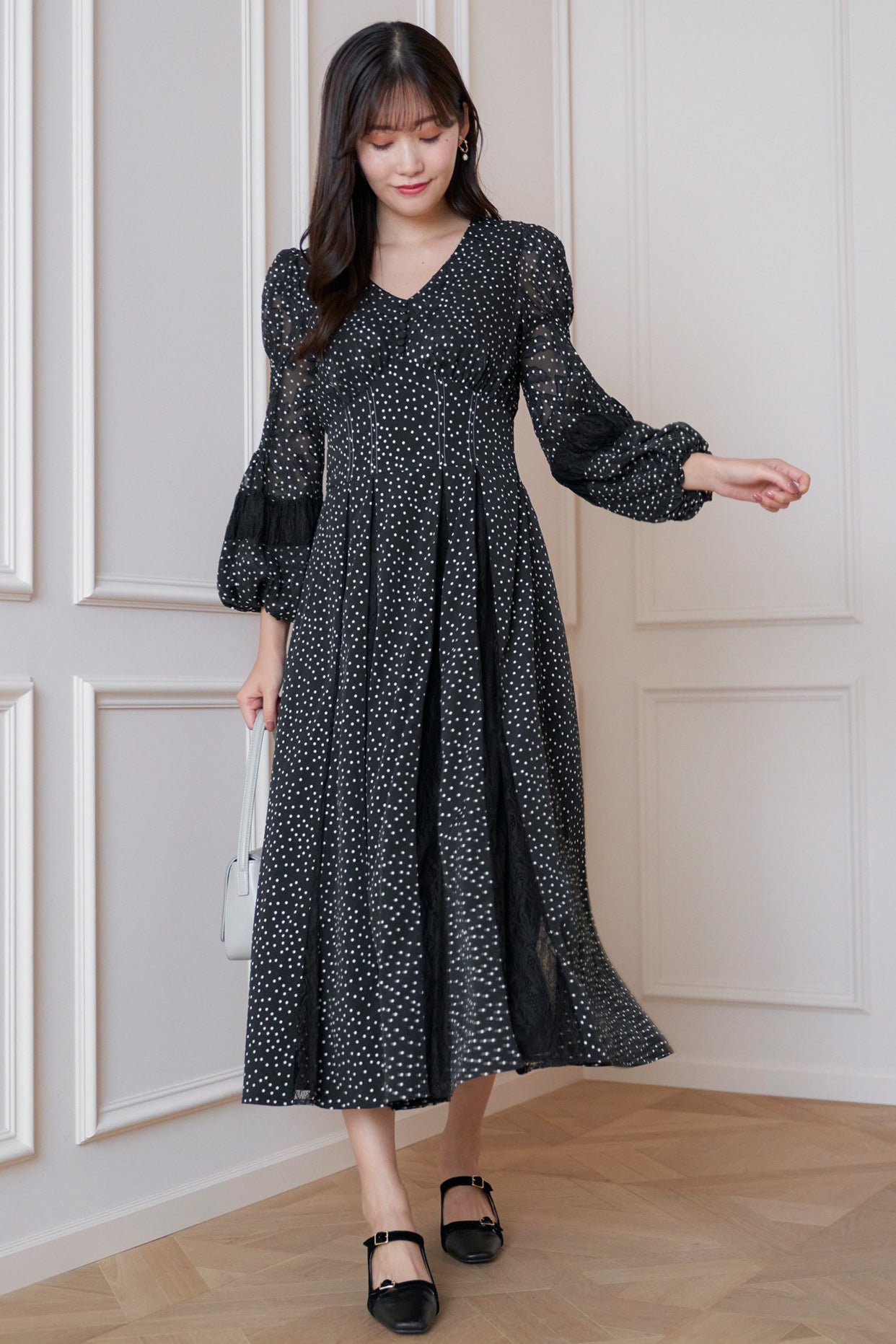 数回着用中古品Herlipto Lace-trimmed Pin Dot Dress ドット