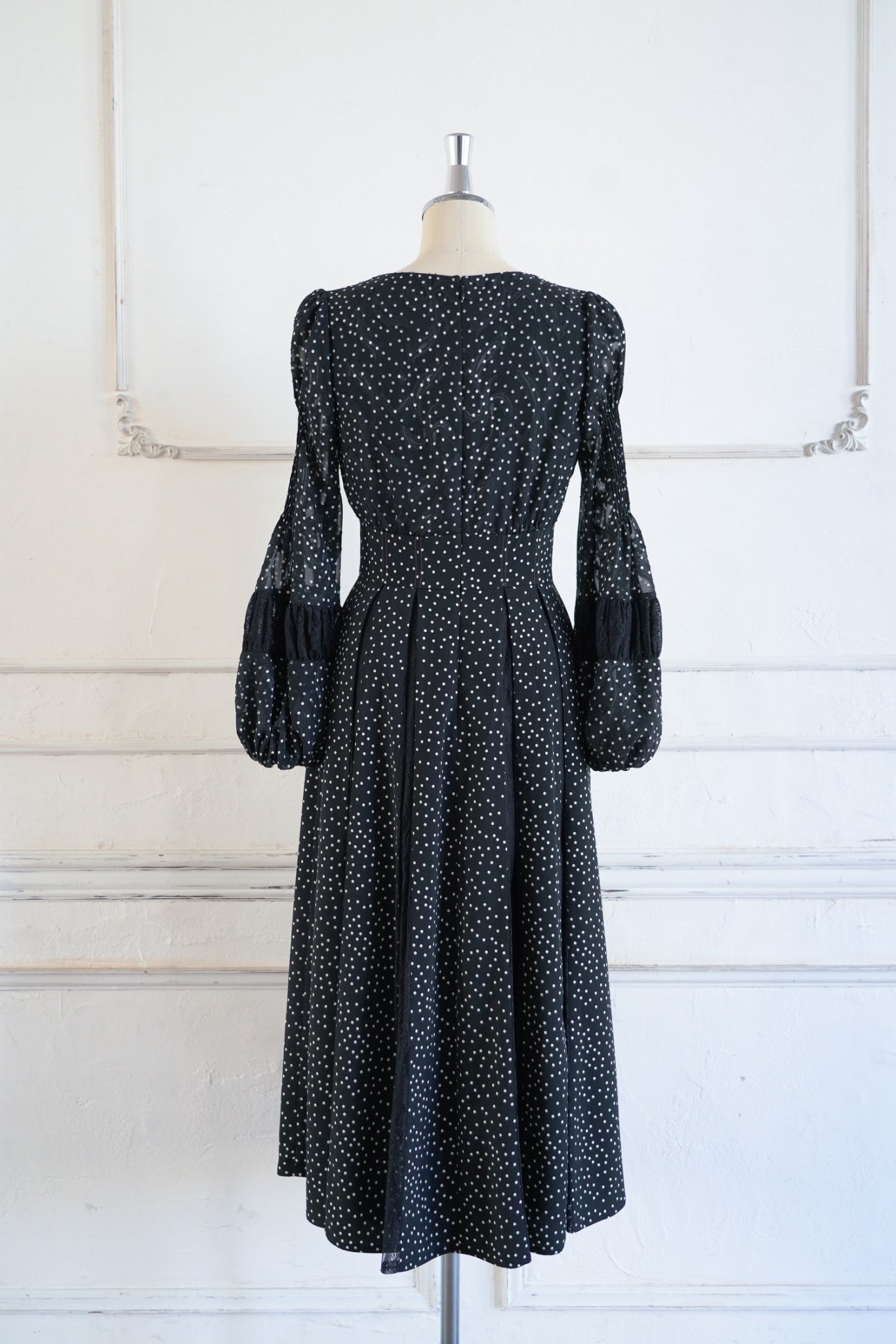 Her lip to Lace-trimmed Pin Dot Dressレディース