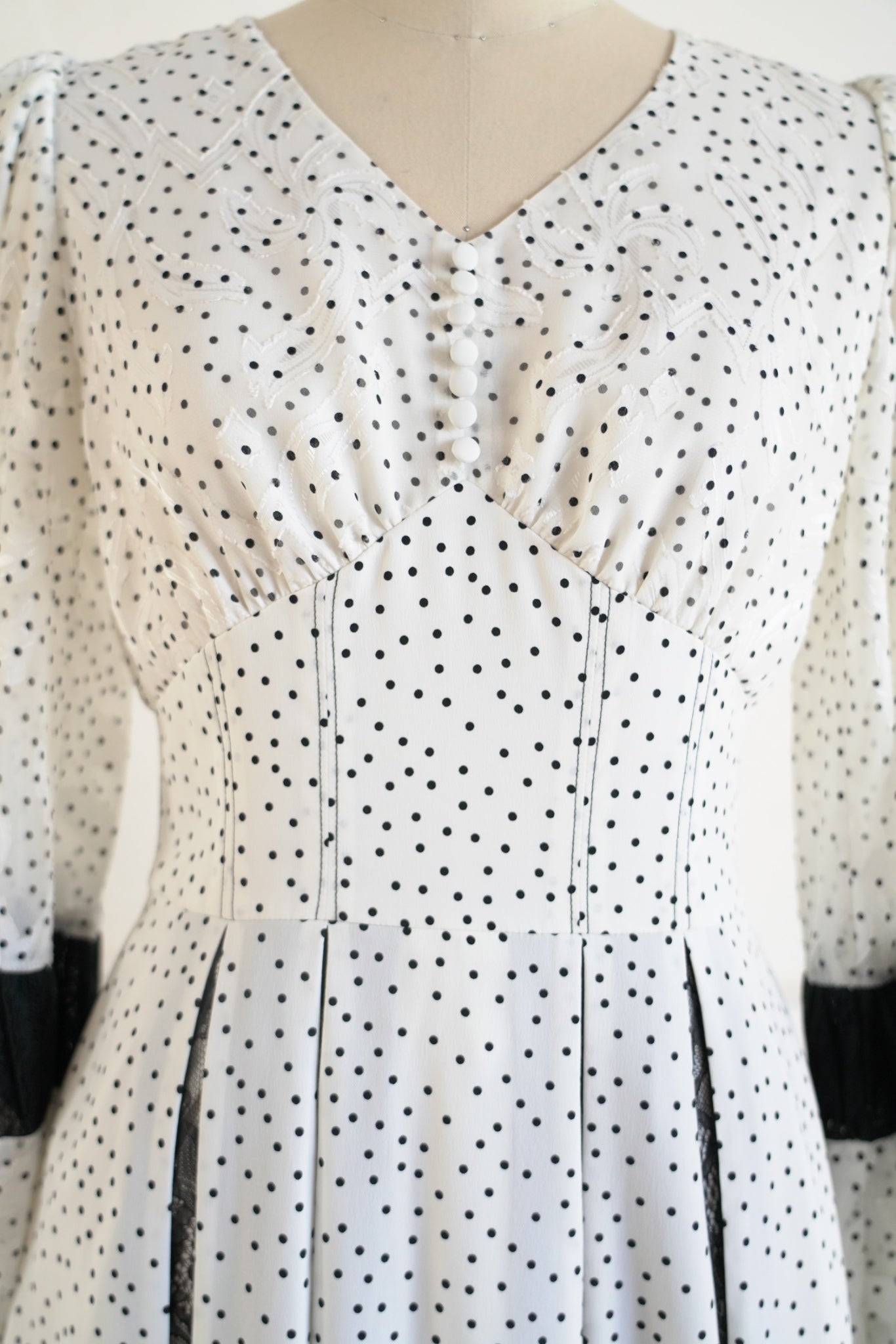 her lip to Lace-trimmed Pin Dot Dress